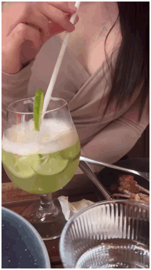 小逗逗写真花絮 给她扣爽了